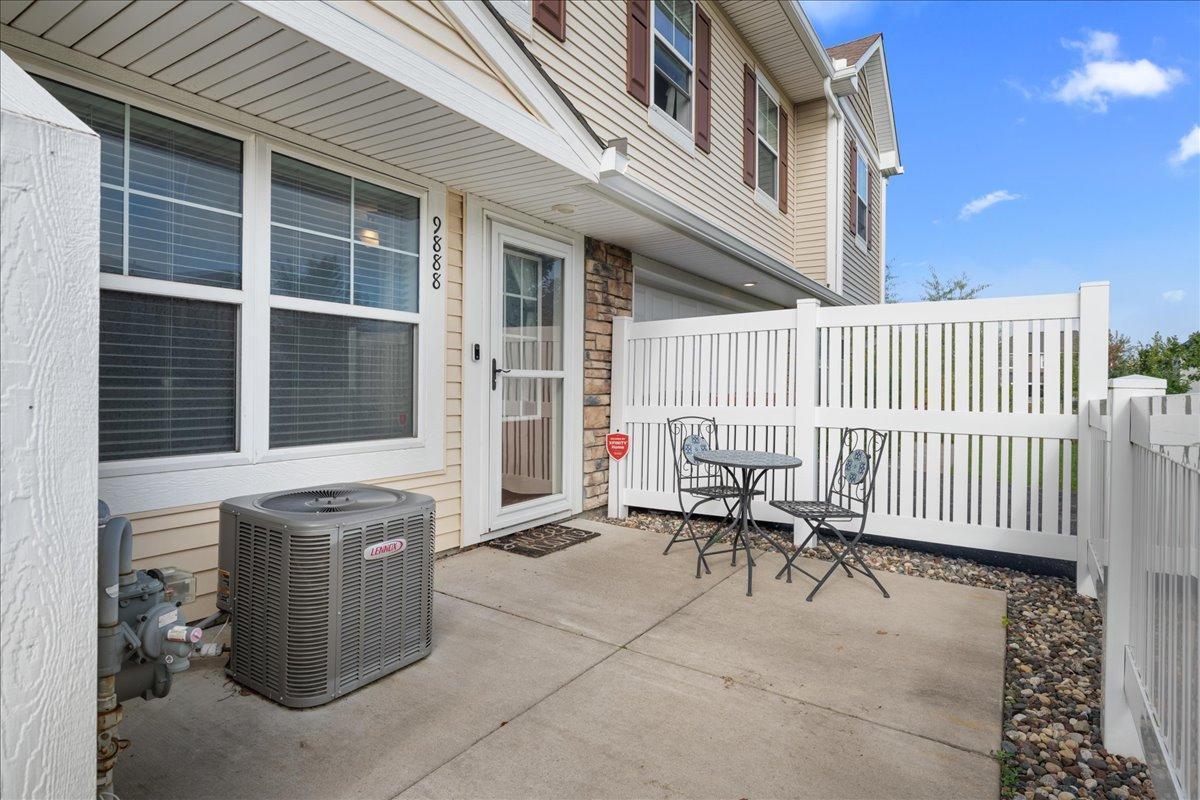 9888 5th Street Lane N