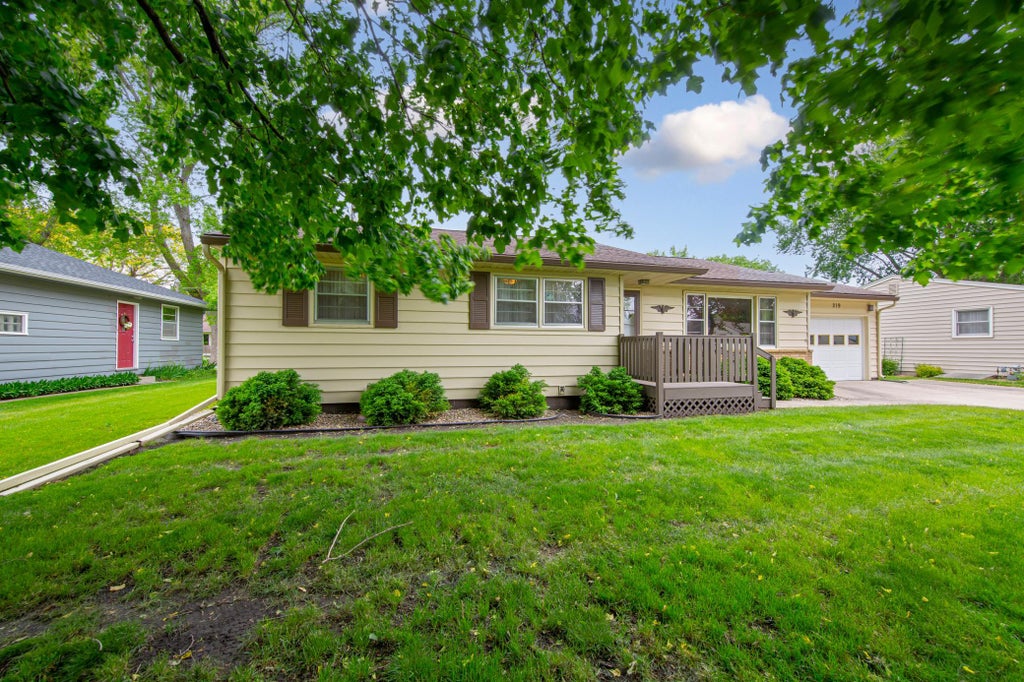 Photo of 219 Floral Avenue, Mankato, MN 56001 (MLS # 7087266)