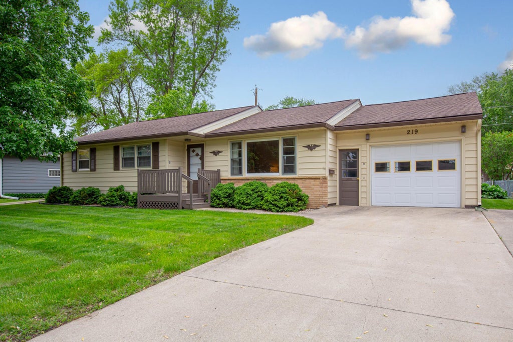 Photo of 219 Floral Avenue, Mankato, MN 56001 (MLS # 7087266)