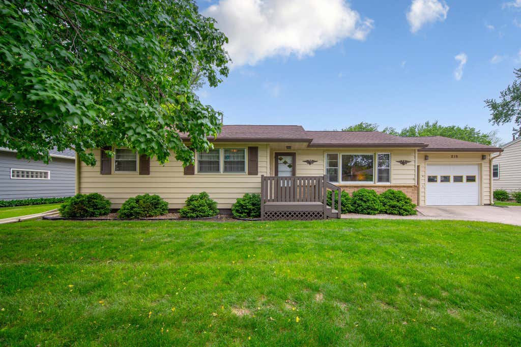 Photo of 219 Floral Avenue, Mankato, MN 56001 (MLS # 7087266)