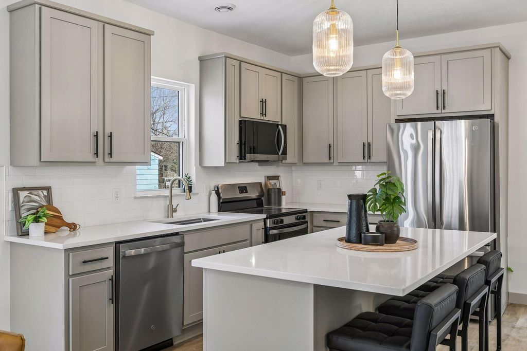 Photo of 2414 Como Avenue SE, Minneapolis, MN 55414 (MLS # 7052436)