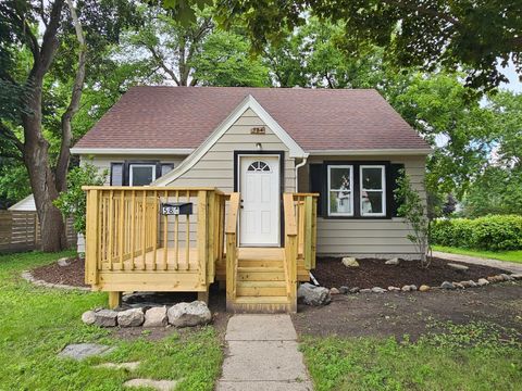 Photo of 584 Bluff Street NE, Hutchinson, MN 55350 (MLS # 6766882) Photo of 584 Bluff Street NE, Hutchinson, MN 55350 (MLS # 6766882)