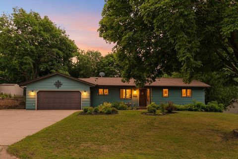 Photo of 2205 Oakwood Drive, Burnsville, MN 55306 (MLS # 7089134)