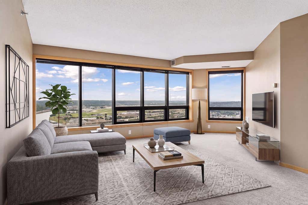Photo of 168 6th Street E #3702, Saint Paul, MN 55101 (MLS # 7108255)