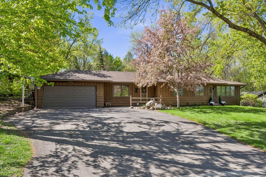 Photo of 1105 Lakeview Drive, Burnsville, MN 55337 (MLS # 7072095)