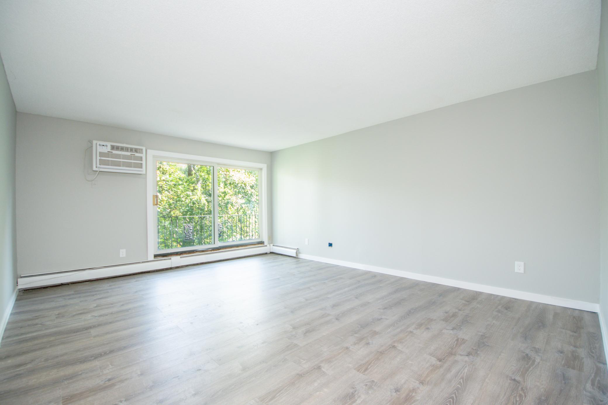 181 Little Canada Road E 115