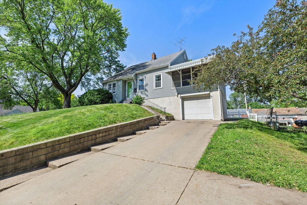 Photo of 6940 Vincent Avenue S, Richfield, MN 55423 (MLS # 7082939)