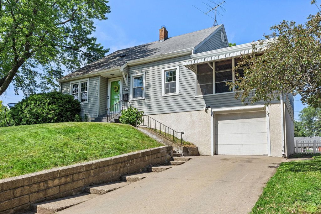 Photo of 6940 Vincent Avenue S, Richfield, MN 55423 (MLS # 7082939)