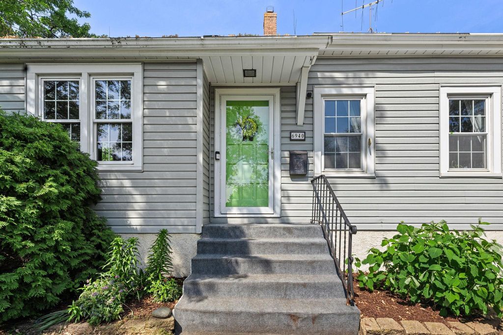Photo of 6940 Vincent Avenue S, Richfield, MN 55423 (MLS # 7082939)
