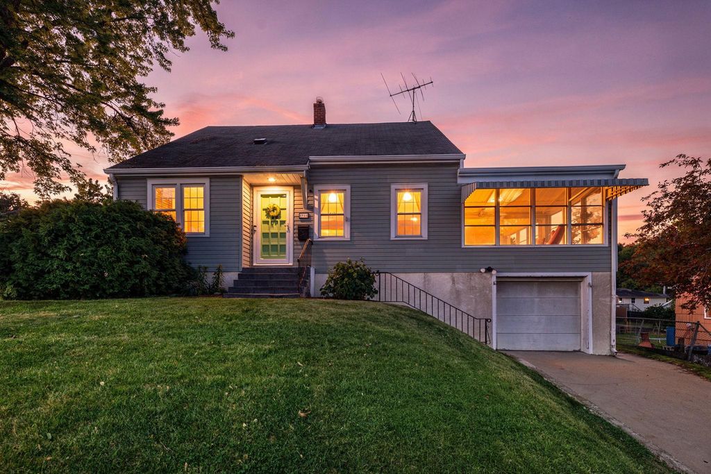 Photo of 6940 Vincent Avenue S, Richfield, MN 55423 (MLS # 7082939)