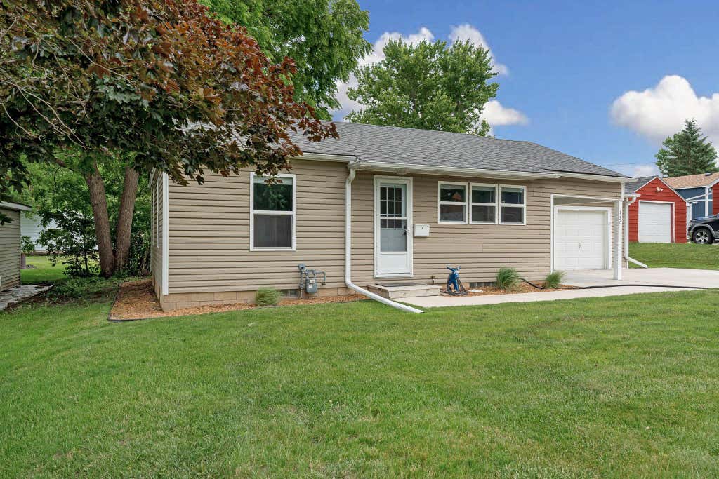 Photo of 130 16th Street NE, Owatonna, MN 55060 (MLS # 7091858)