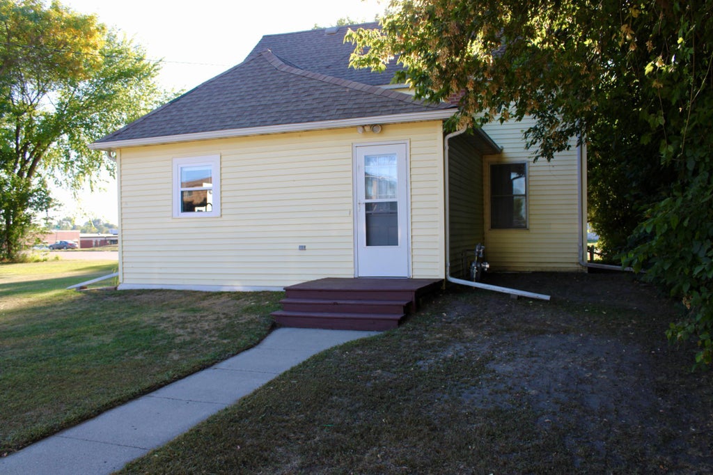 Photo of 105 Hamilton Avenue NE, Red Lake Falls, MN 56750 (MLS # 7139927)