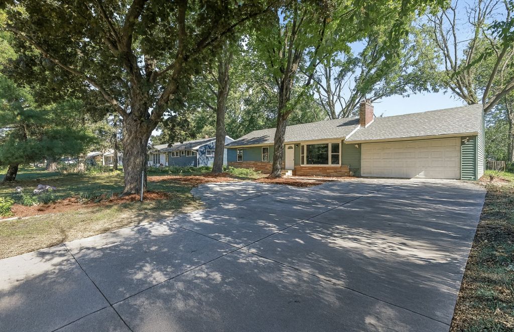 Photo of 3706 White Bear Avenue N, White Bear Lake, MN 55110 (MLS # 7021010)