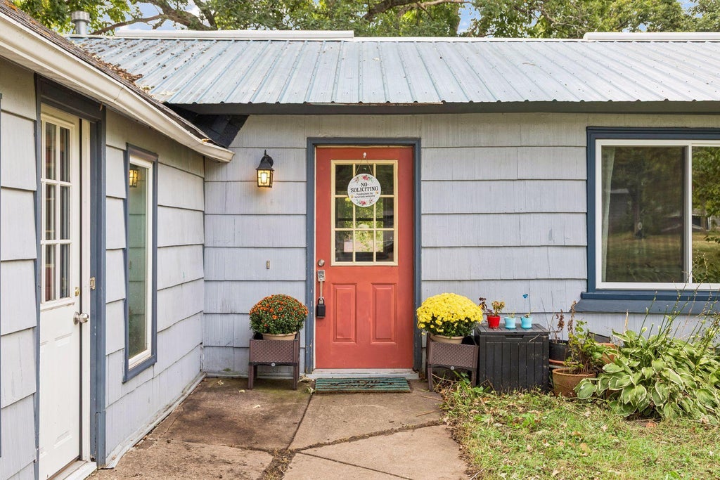 Photo of 670 Goodwin Avenue N, Oakdale, MN 55128 (MLS # 7156433)