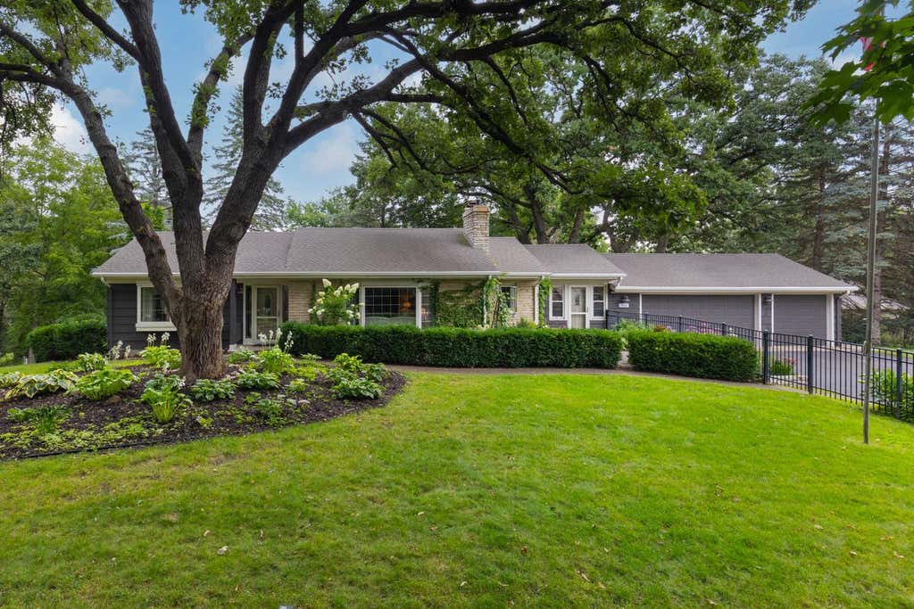 Photo of 7030 Donlea Lane, Eden Prairie, MN 55346 (MLS # 7133298)