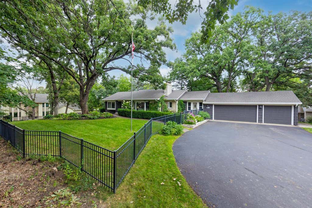 Photo of 7030 Donlea Lane, Eden Prairie, MN 55346 (MLS # 7133298)