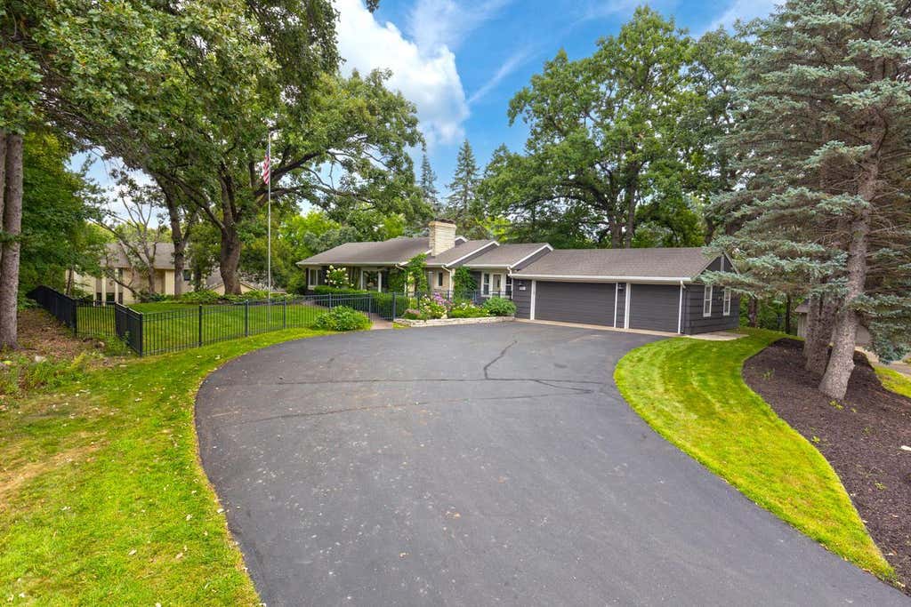 Photo of 7030 Donlea Lane, Eden Prairie, MN 55346 (MLS # 7133298)