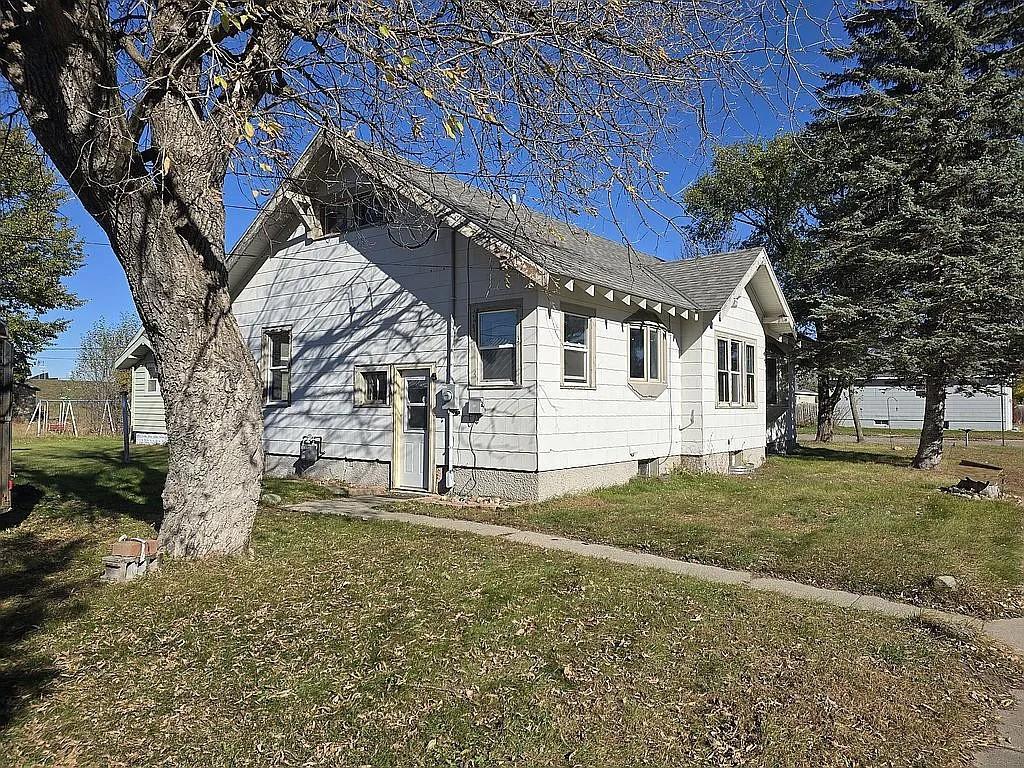 Photo of 227 3rd Street SW, Staples, MN 56479 (MLS # 7143358)