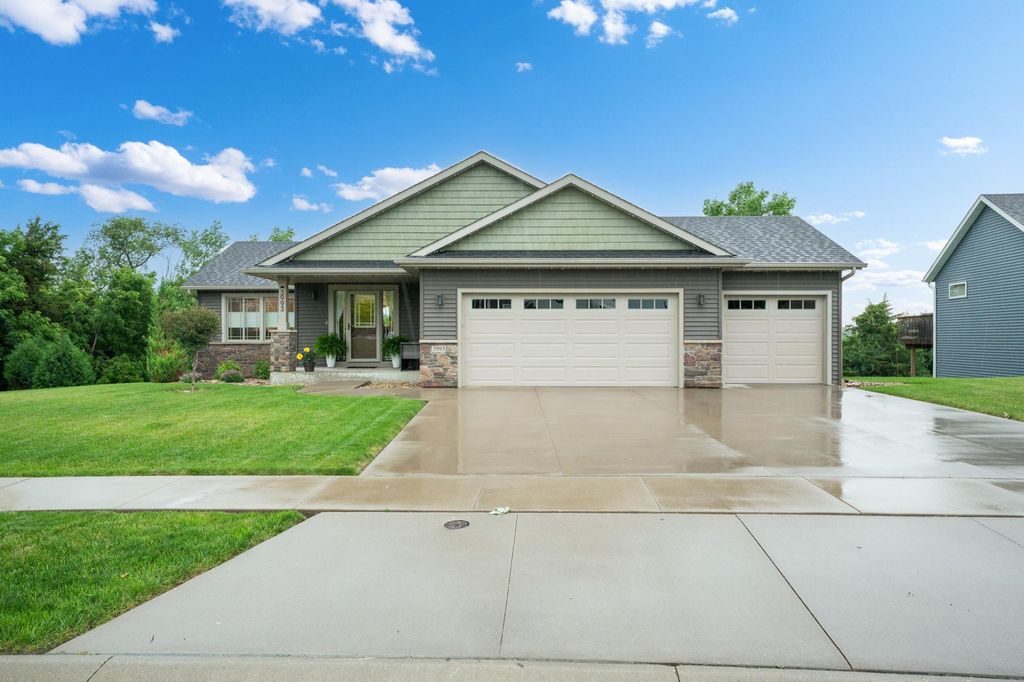 Photo of 3993 Stone Point Drive NE, Rochester, MN 55906 (MLS # 7102075)