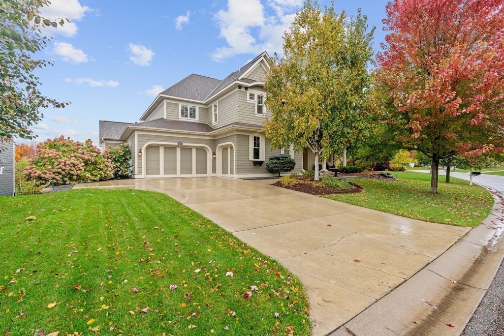 Photo of 11697 Aster Way, Woodbury, MN 55129 (MLS # 7023047)