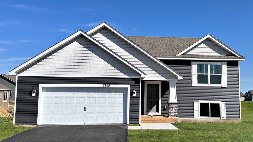 Photo of 2605 Denali Court, Shakopee, MN 55379 (MLS # 7092729)