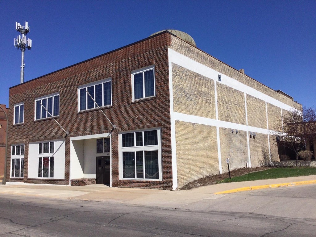 Photo of 201 E Clark Street, Albert Lea, MN 56007 (MLS # 7145184)