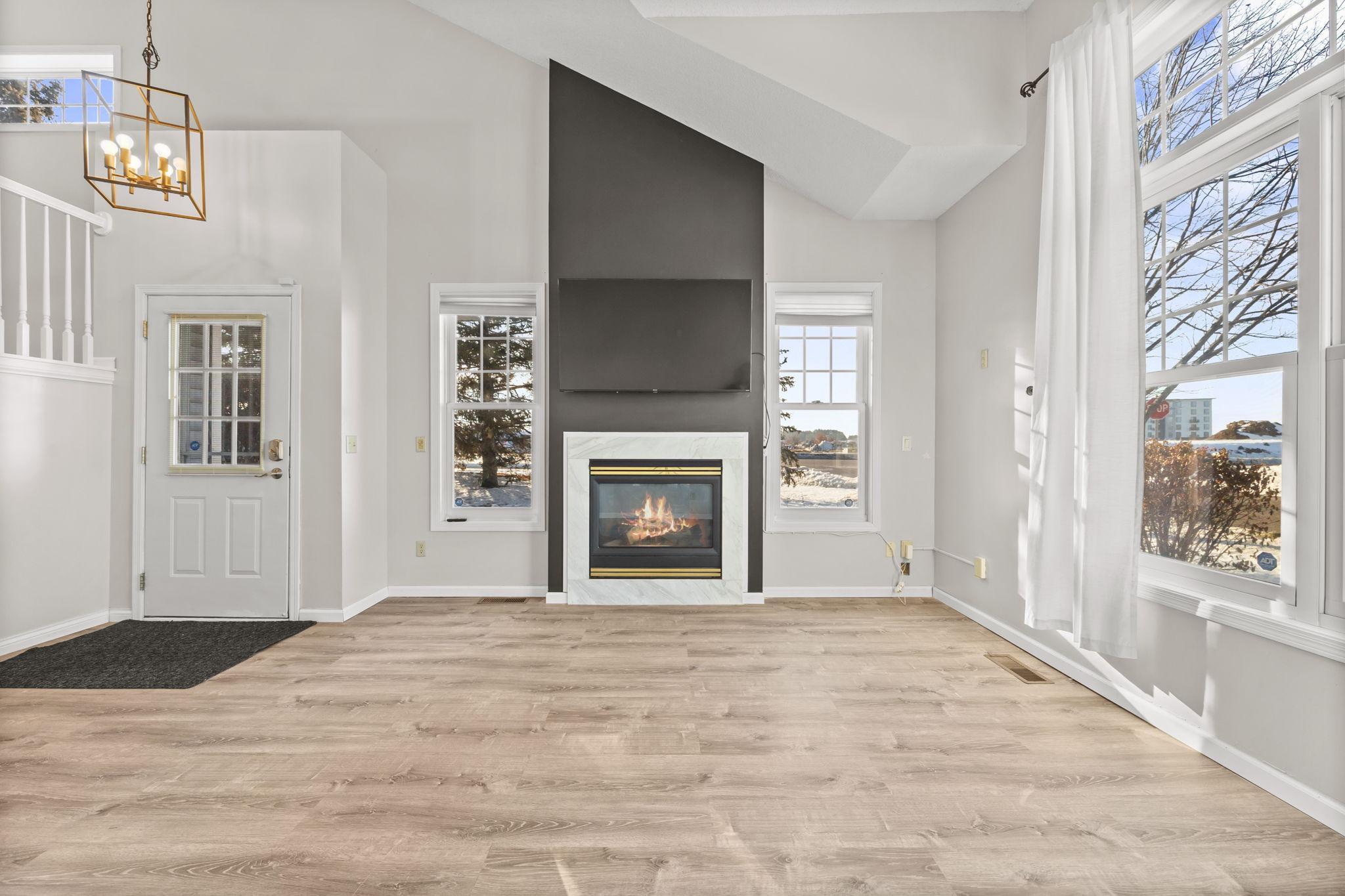 401 Hickory Lane N