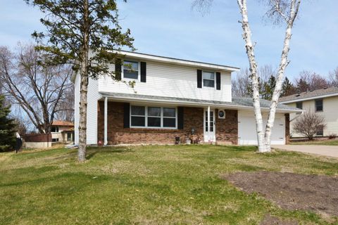 2423 Standridge Avenue E Maplewood MN 55109