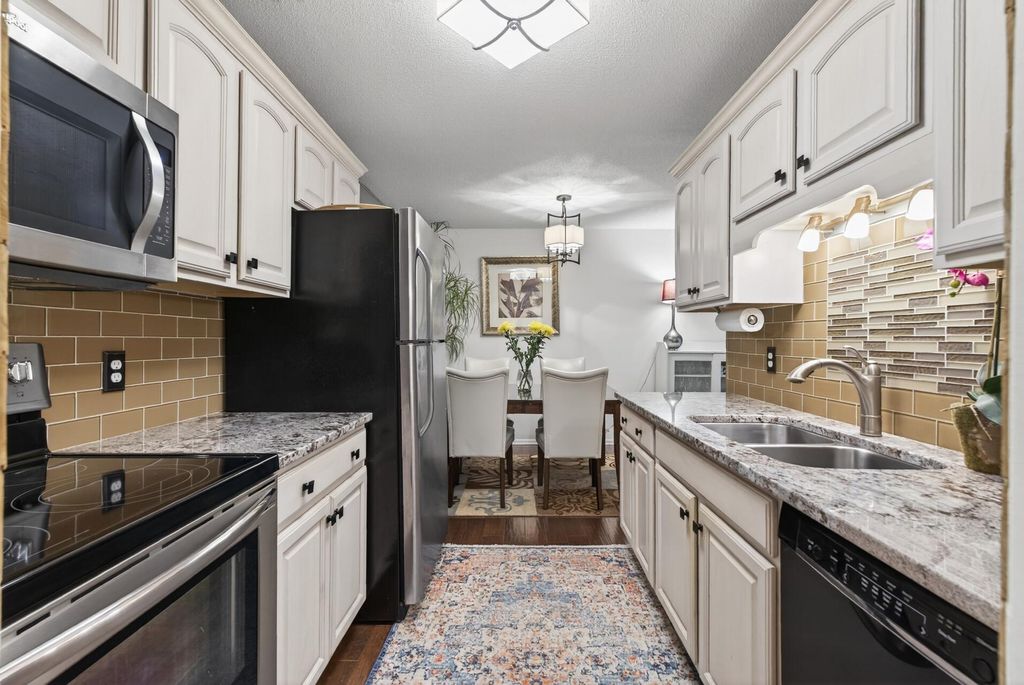 Photo of 215 Barry Avenue S #216, Wayzata, MN 55391 (MLS # 7079071)