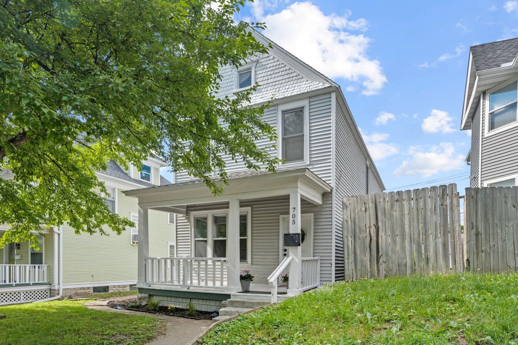 Photo of 705 Sims Avenue, Saint Paul, MN 55106 (MLS # 7098612)