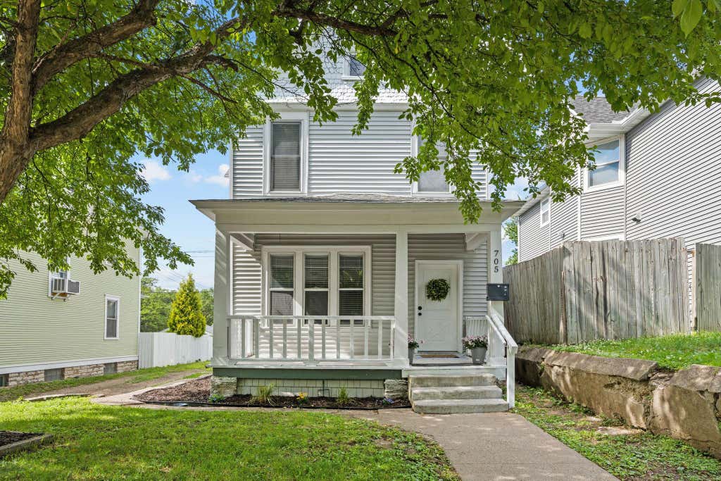 Photo of 705 Sims Avenue, Saint Paul, MN 55106 (MLS # 7098612)