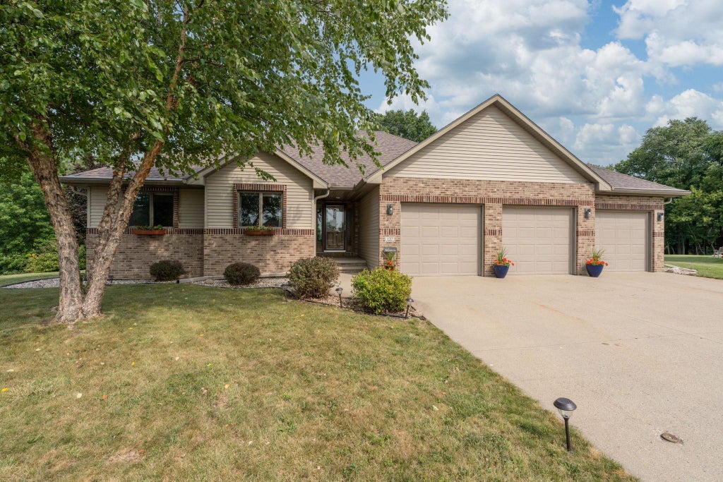 Photo of 120 Sunburst Circle, Mankato, MN 56001 (MLS # 7117958)