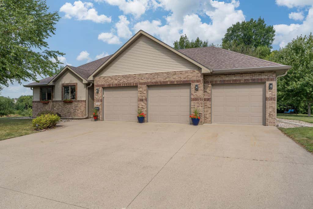 Photo of 120 Sunburst Circle, Mankato, MN 56001 (MLS # 7117958)