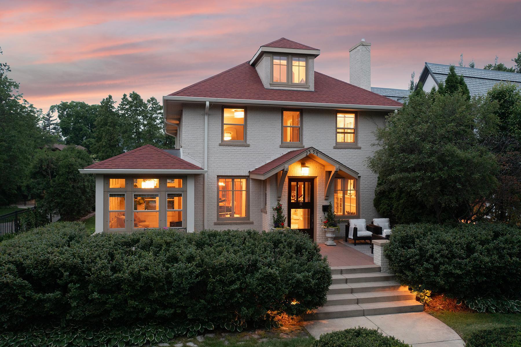 2554 W Lake Of The Isles Parkway