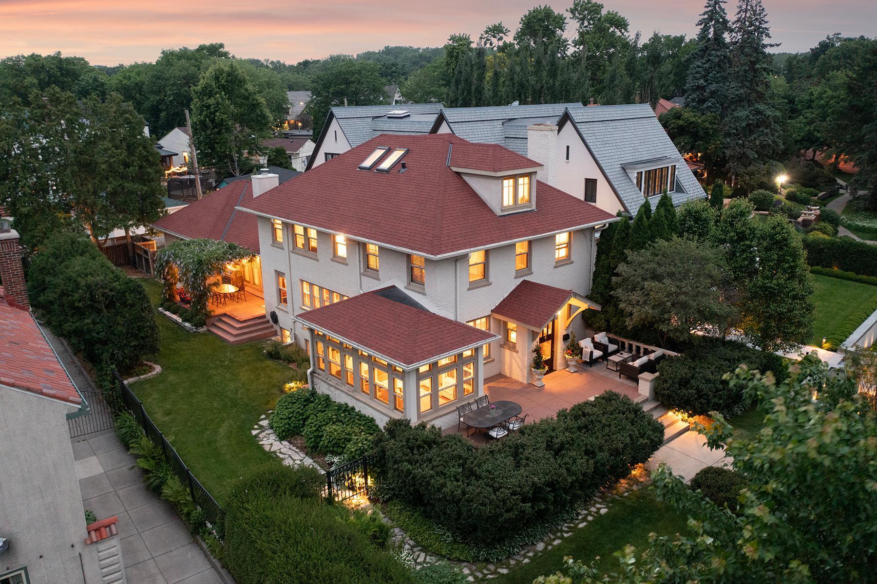 2554 W Lake Of The Isles Parkway