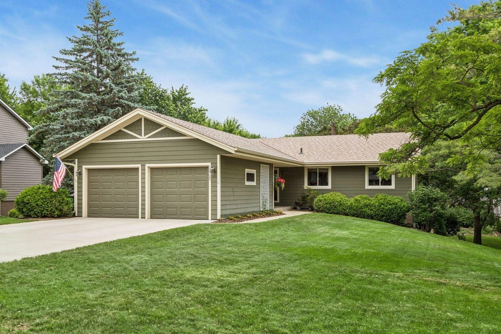 Photo of 12725 Ethelton Way, Apple Valley, MN 55124 (MLS # 7134384)