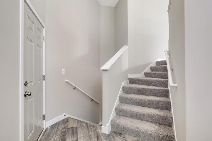 2110 Goldenray Drive NE