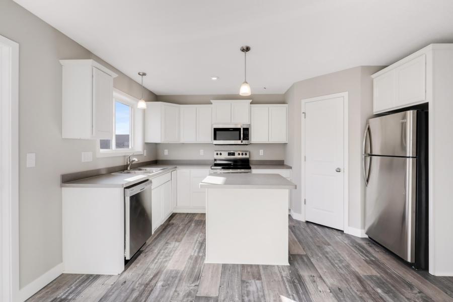 2110 Goldenray Drive NE