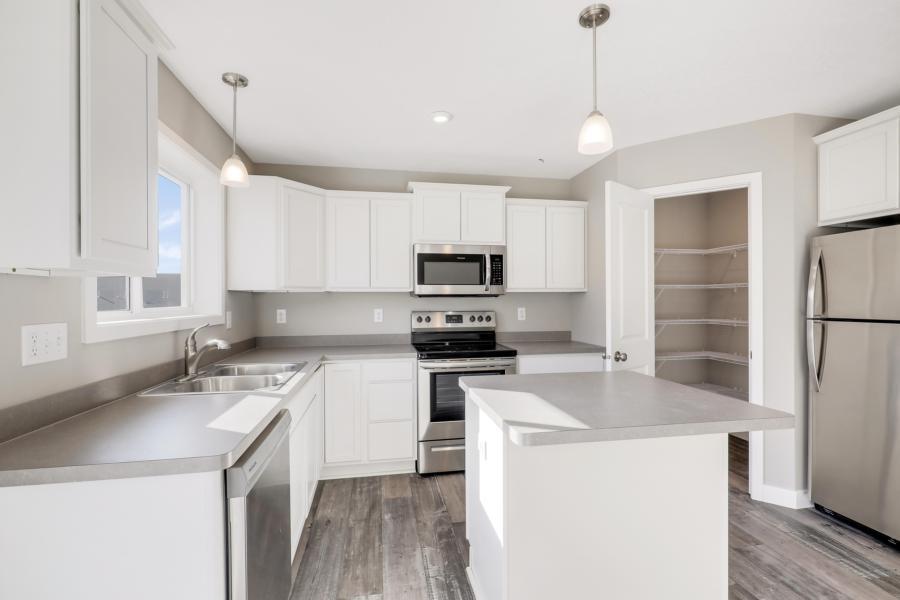 2110 Goldenray Drive NE