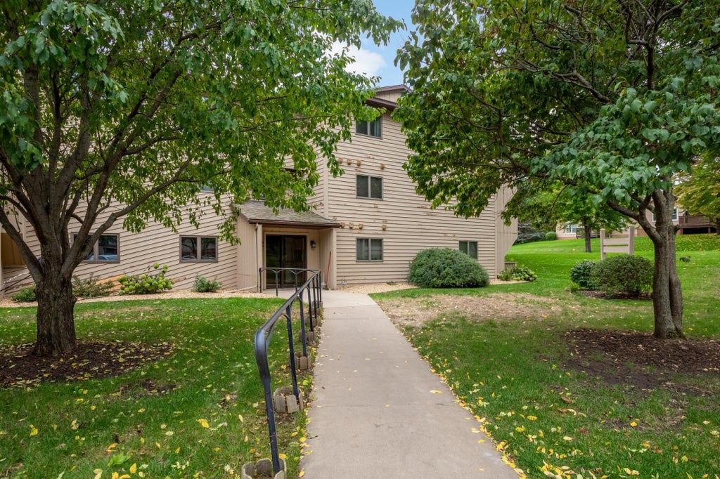 Photo of 925 Bahls Drive #307, Hastings, MN 55033 (MLS # 7152229)