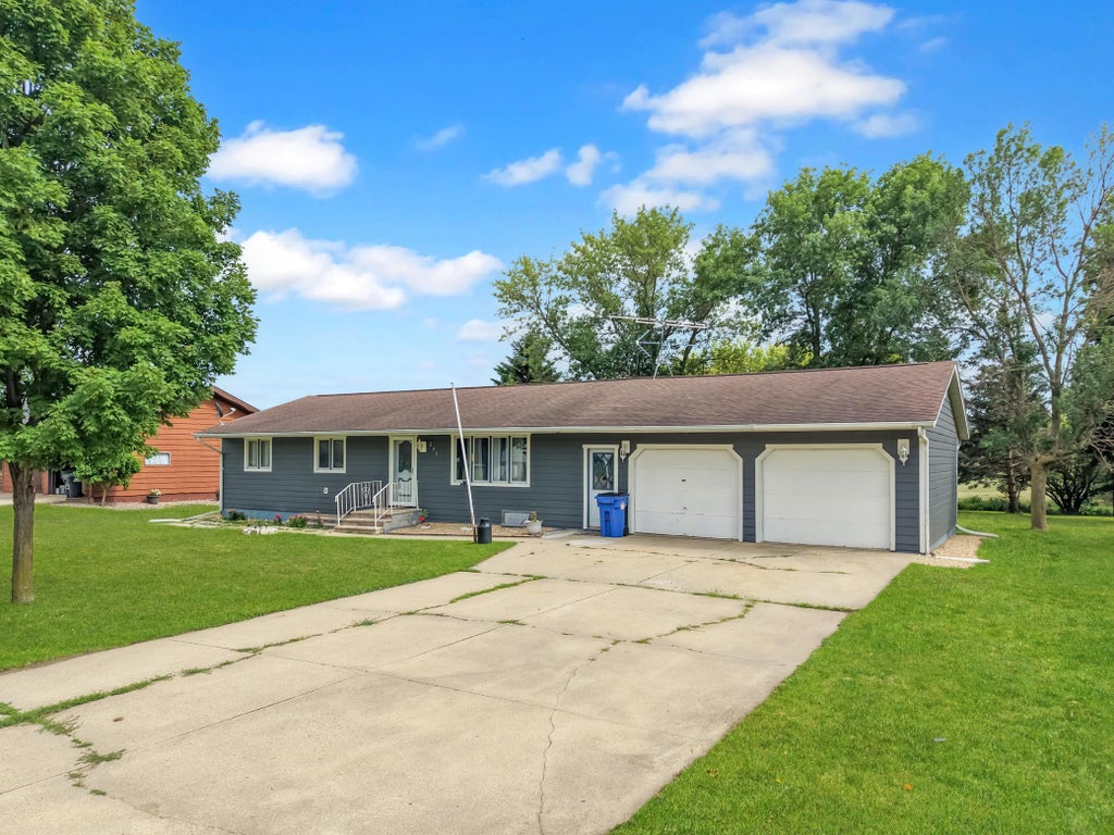 Photo of 201 Main Avenue, Chandler, MN 56122 (MLS # 7106061)