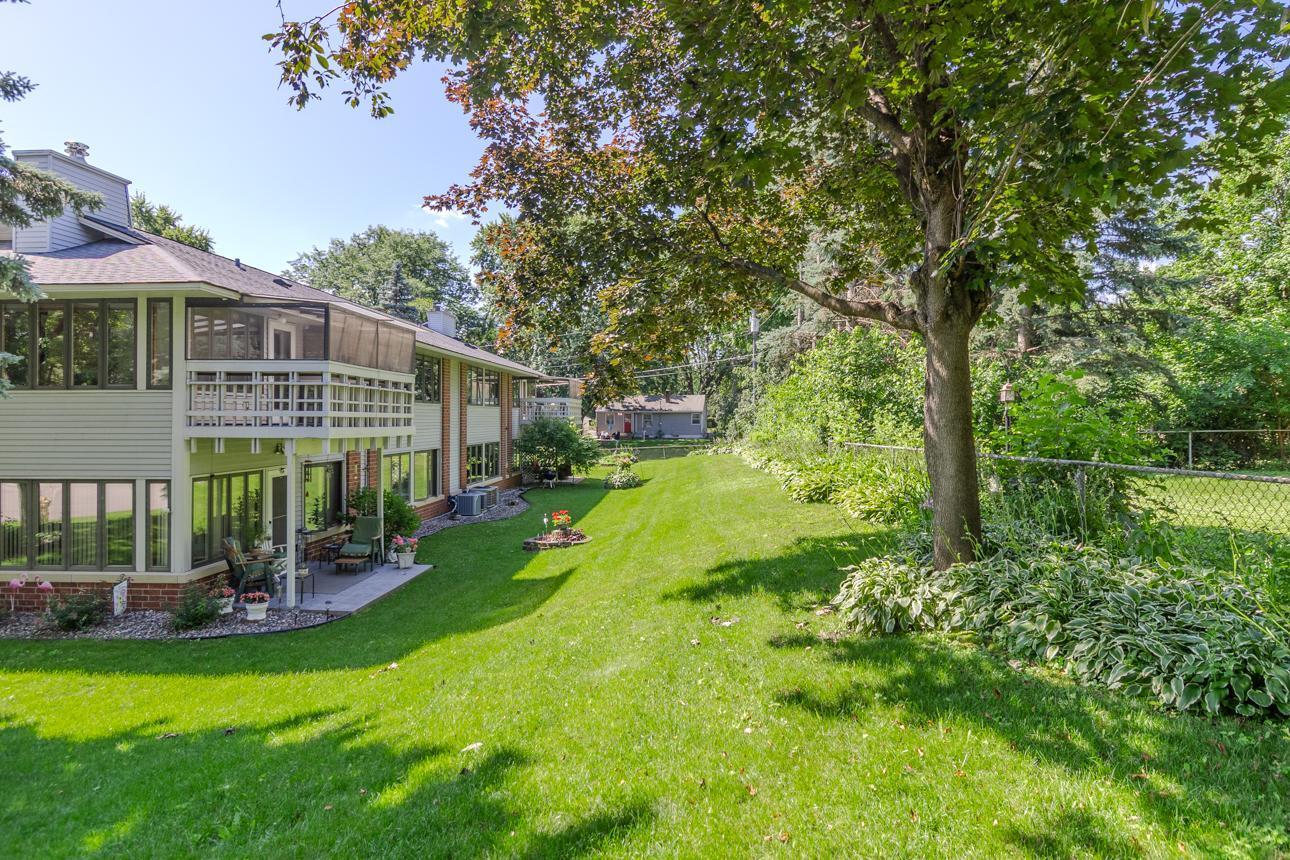 1142 Rose Place