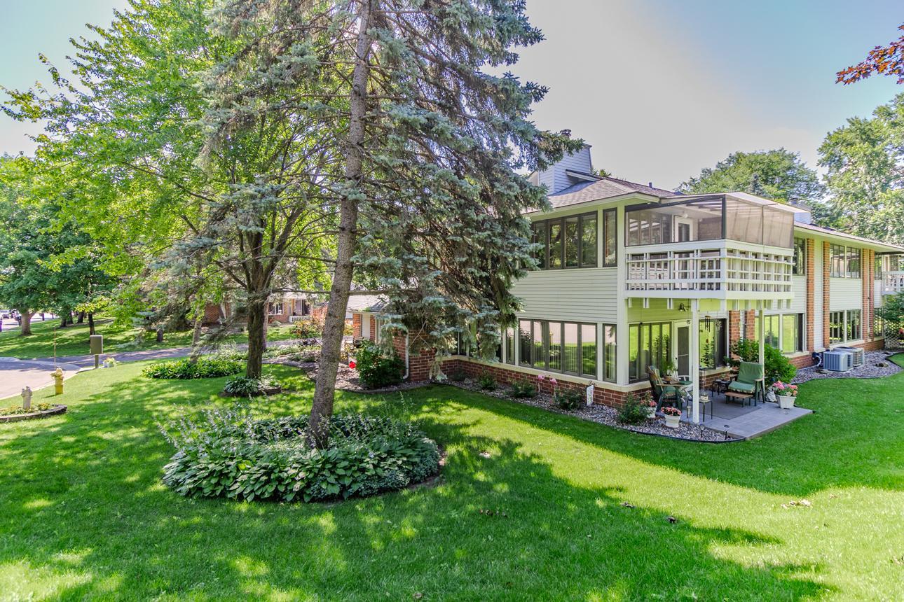 1142 Rose Place