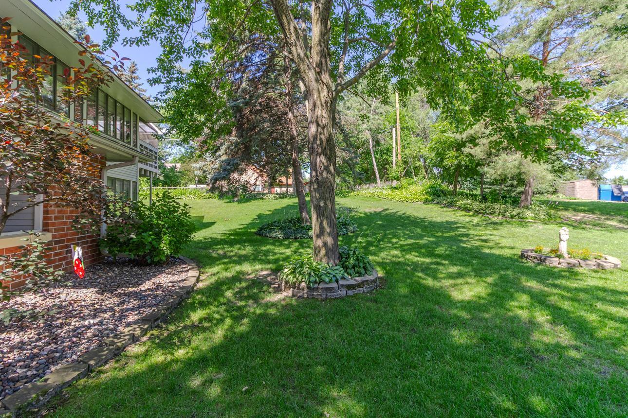 1142 Rose Place