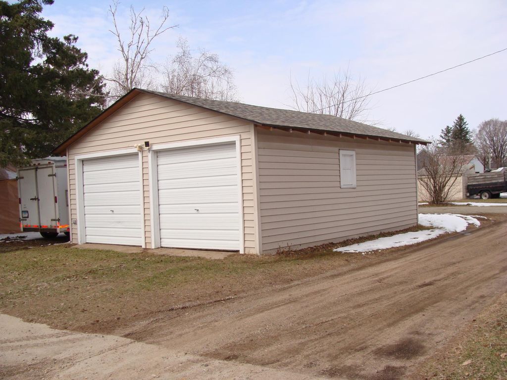 Photo of 621 Wisconsin Avenue SW, Staples, MN 56479 (MLS # 7047917)