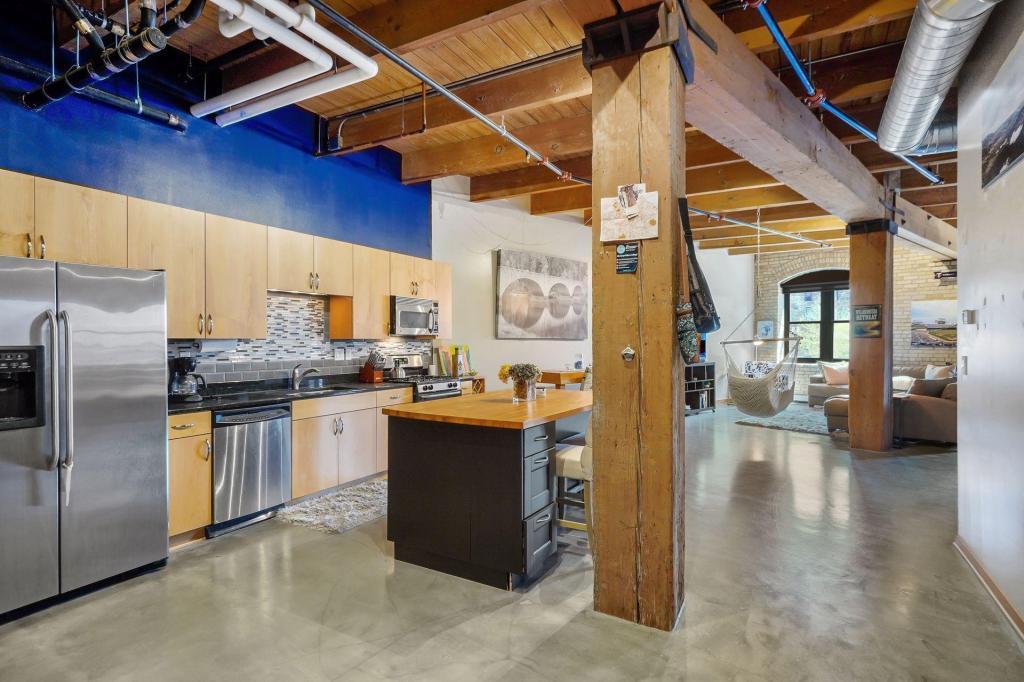 404 Washington Avenue N 104