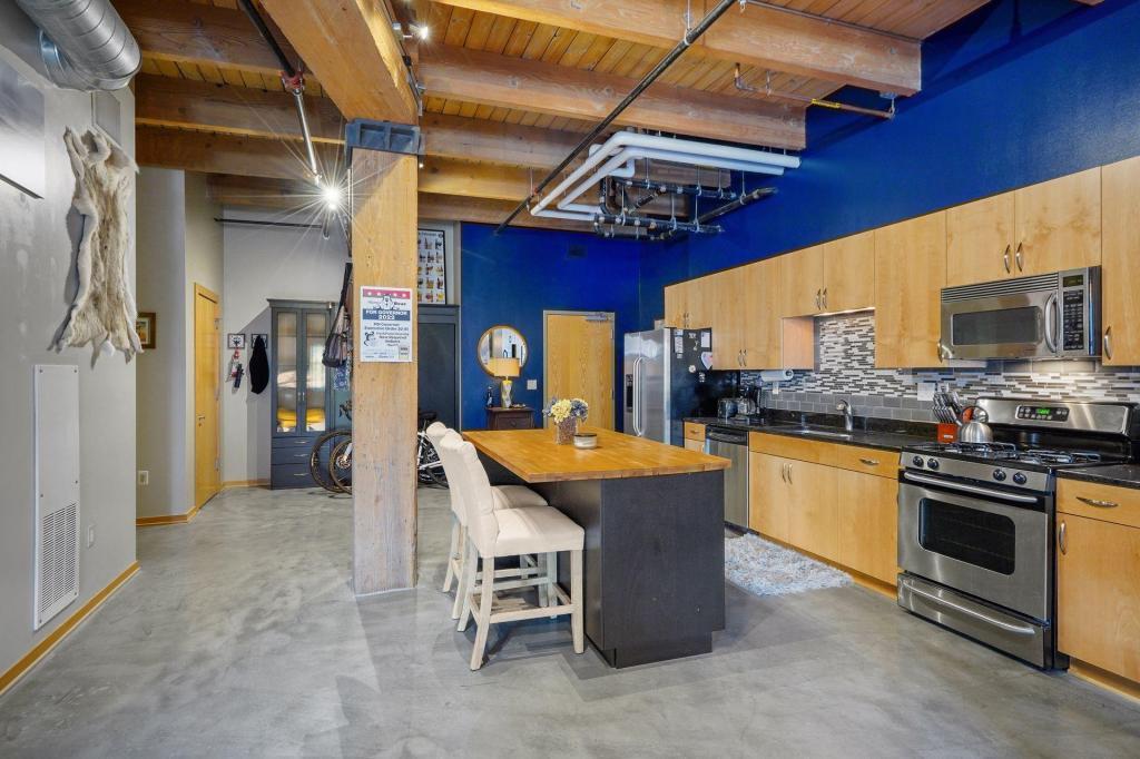 404 Washington Avenue N 104