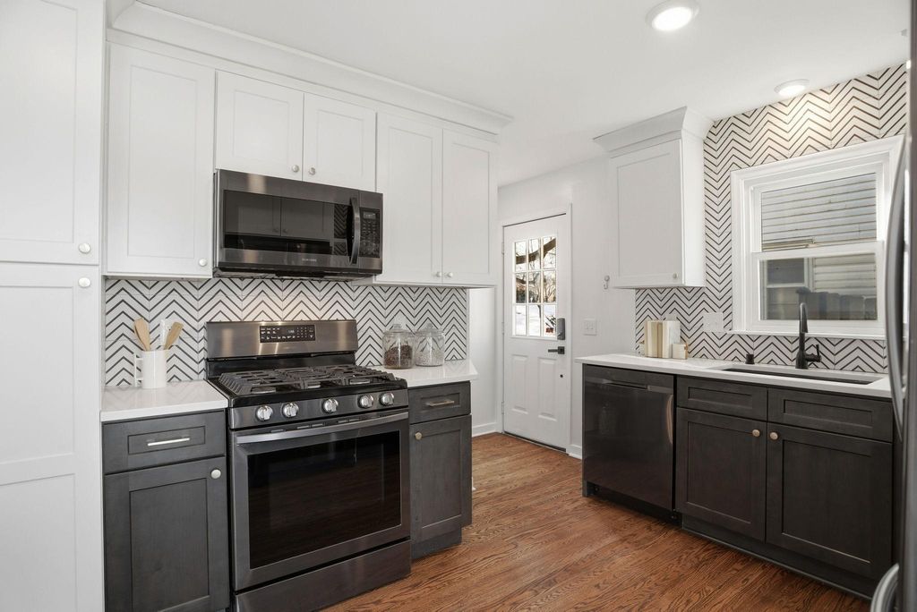 Photo of 2914 Virginia Avenue S, Saint Louis Park, MN 55426 (MLS # 7012776)