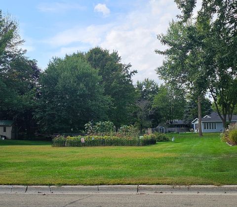 Photo of 1411 Fairway Drive, Faribault, MN 55021 (MLS # 6812150)