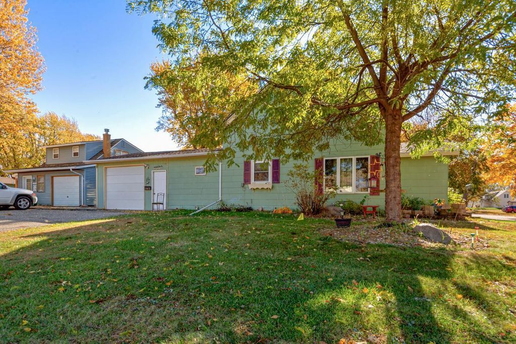 Photo of 401 S Griffin Street, Lakefield, MN 56150 (MLS # 6813951)